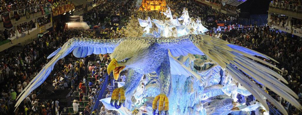 Atracción de un Aguíla en el Carnaval de Río